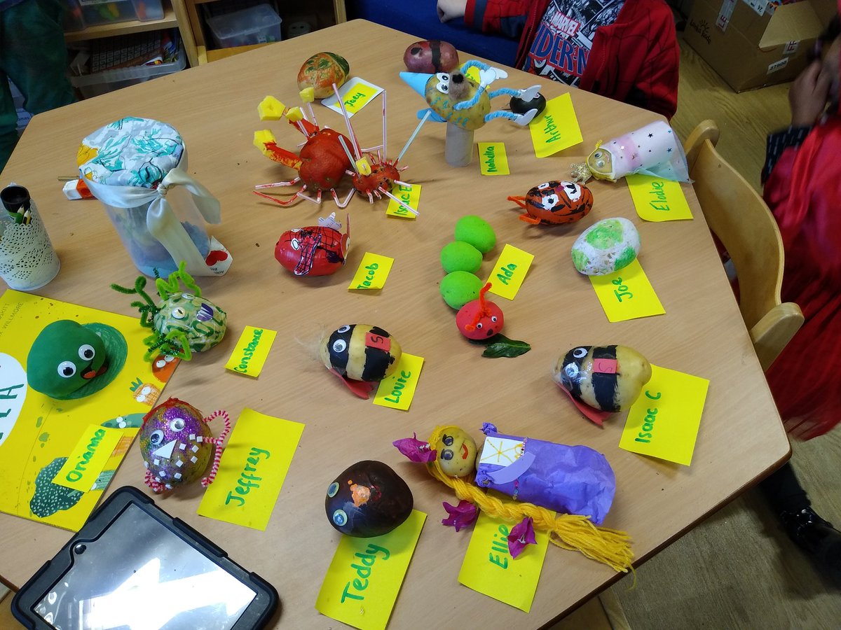 Y1and2Hedgehogs's tweet photo. Amazing staff and pupils at MP today! A super World Book Day with decorated doors and potato book characters! @MonktonParkSch https://t.co/y9jzZgNPFR