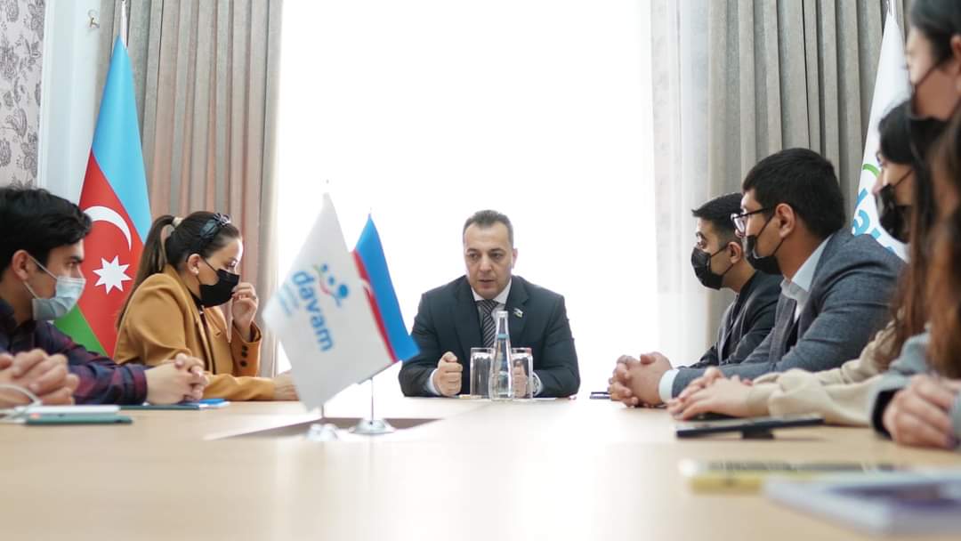 vugariskndrov's tweet photo. “Davam” İctimai Münasibətlərin Təhlili Klubunun təşəbbüsü ilə millət vəkili Vüqar İskəndərovun gənclərlə görüşü baş tutub.
Görüş zamanı gənclər siyasəti, qanun layihələrinin hazırlanması ilə bağlı interaktiv müzakirələr aparılıb, çoxsaylı sualları cavablandırılıb. https://t.co/GXgcw5QsD4