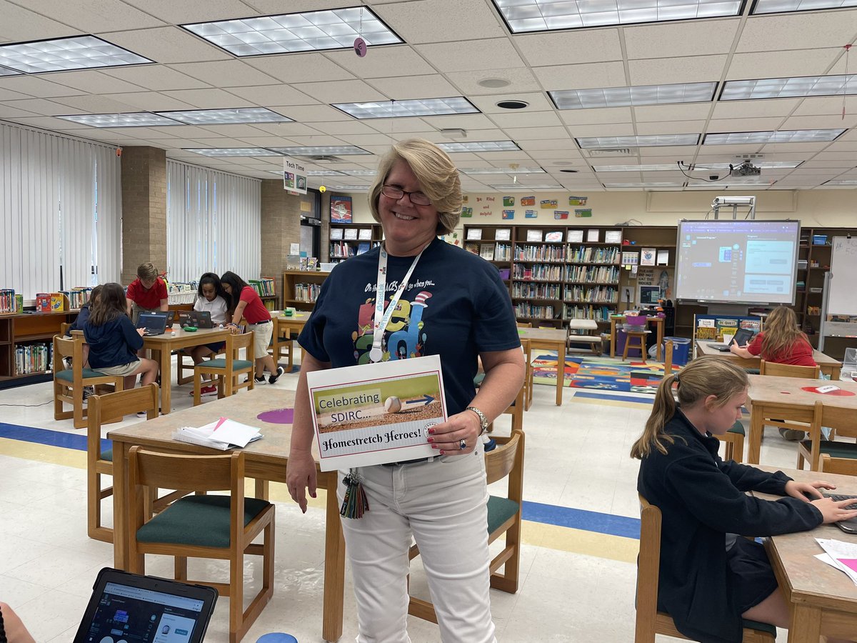 MichelleA_SPARK's tweet image. #SDIRCHomestretchHero Media Specialist @DianeParentela at @OsceolaMagnet is creating AMAZING opportunities with ALL her students in CS coding and robots. Check out these 5th graders programming their @Ozobot robots. @IT_SDIRC #SPARK_IT #FCITLLeads