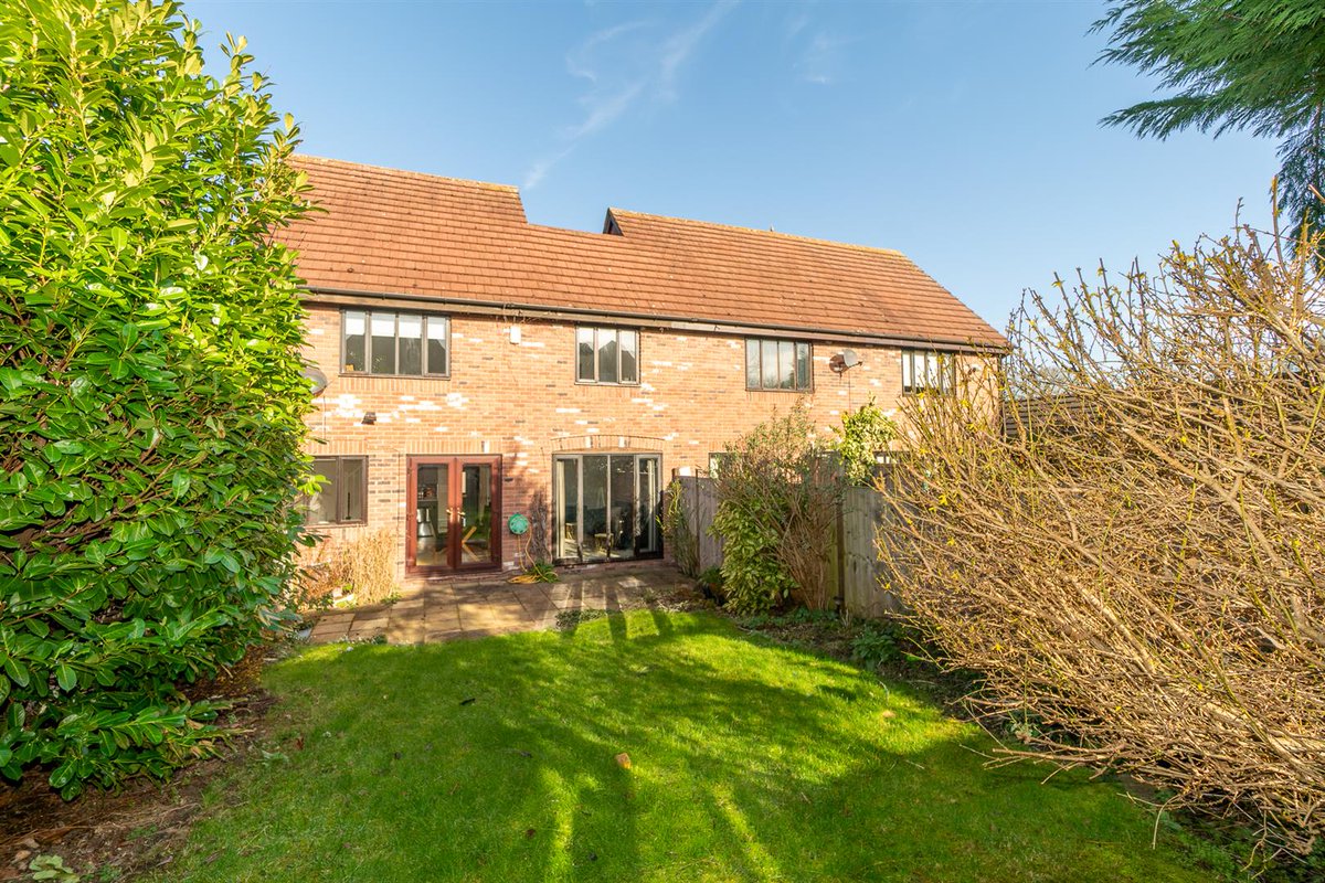 thomasjamesea's tweet photo. **NEW**
* Detached Family Home
* Spacious &amp; Immaculate Accommodation
* 3 Bedrooms
* 2 Receptions
* Modern Fitted Kitchen
* Double Glazing &amp; GCH 
* Privately Enclosed South Facing Rear Garden
* Large Tarmac Driveway
☎️Contact Thomas James on 0115 - 9844660
https://t.co/yEBRDdlrHg https://t.co/t0JIlvuSf0
