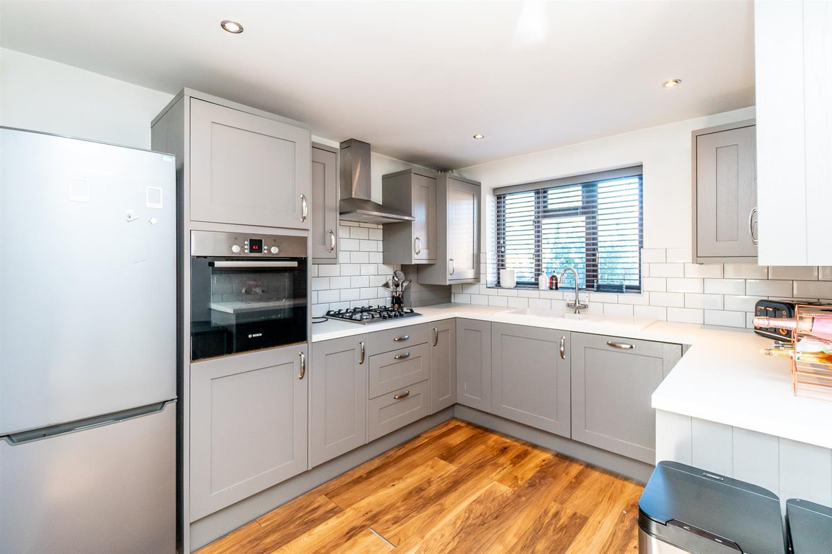 thomasjamesea's tweet photo. **NEW**
* Detached Family Home
* Spacious &amp; Immaculate Accommodation
* 3 Bedrooms
* 2 Receptions
* Modern Fitted Kitchen
* Double Glazing &amp; GCH 
* Privately Enclosed South Facing Rear Garden
* Large Tarmac Driveway
☎️Contact Thomas James on 0115 - 9844660
https://t.co/yEBRDdlrHg https://t.co/t0JIlvuSf0