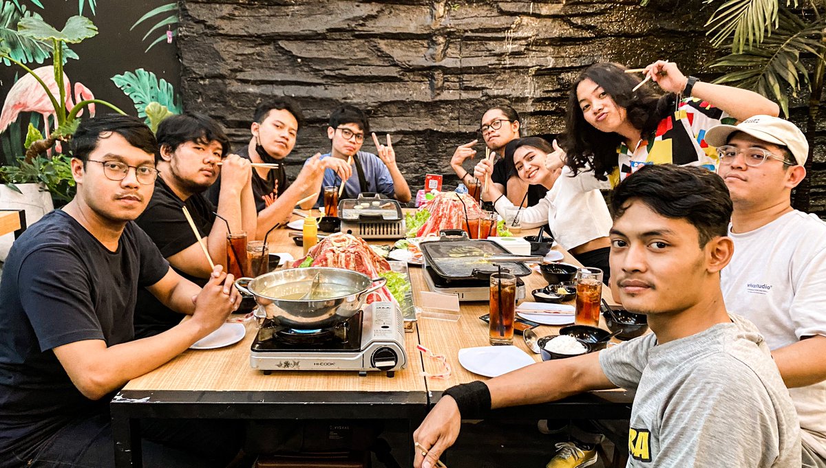 kenyang tolol.
porsi buat 20 orang ku 9an wkwkw rada gelo