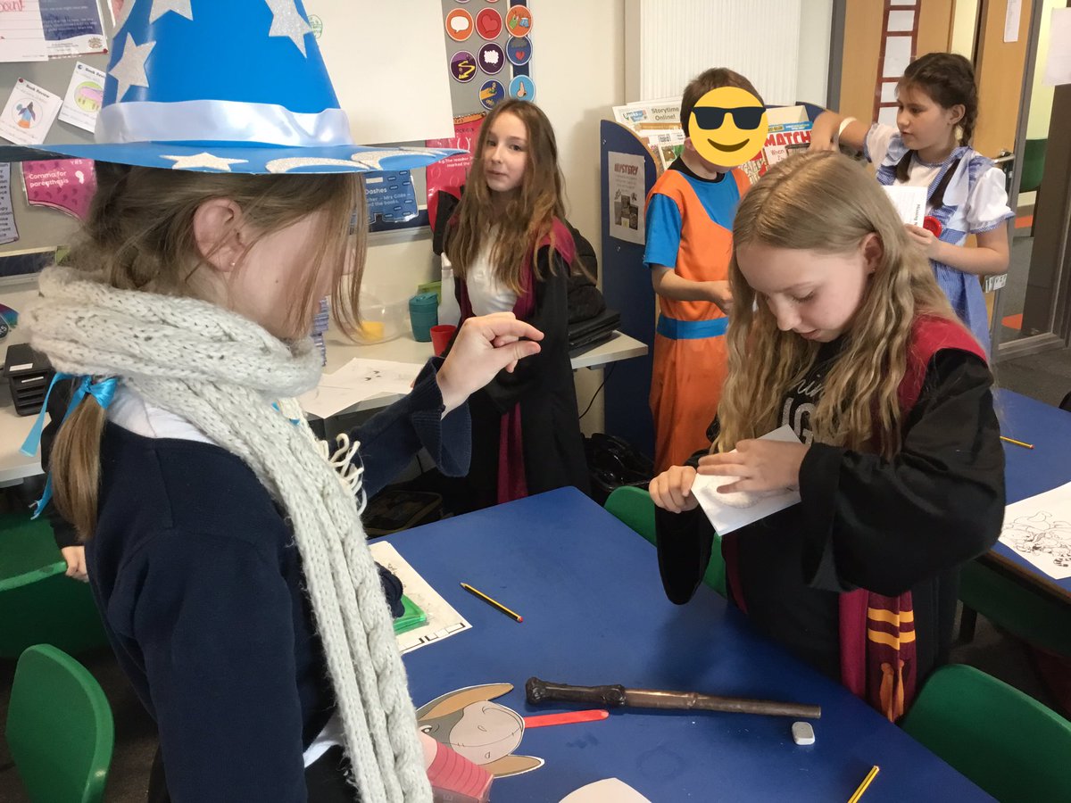 TGPS_NorthLincs's tweet photo. During the World Book Day, Year 5 were using peer critique skills to improve sketches of an owl. #TGPSReading #TGPSYear5 #TGPSArt https://t.co/NFo3Vi5d2x
