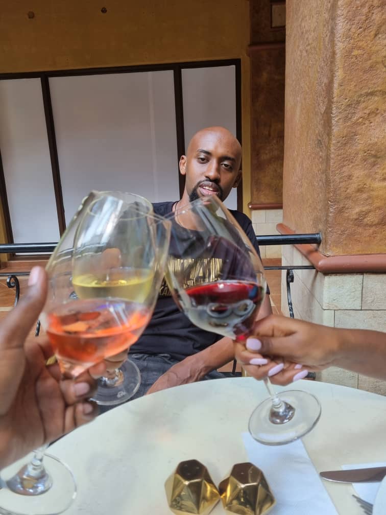 hetty_kami's tweet photo. Happy happy birthday @Nickle_las.
Toast to many more ❤❤ https://t.co/wblQiOOVET