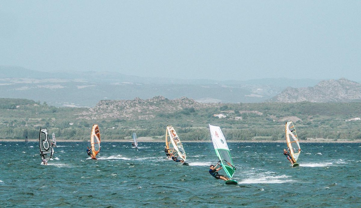 Siete pronti a volare sull’acqua ? Venite a trovarci a Sant’antioco #Sardegna 
Divertimento assicurato!
#kitesurf #windsurf #wingfoil #watersport #sulcis #santantioco
