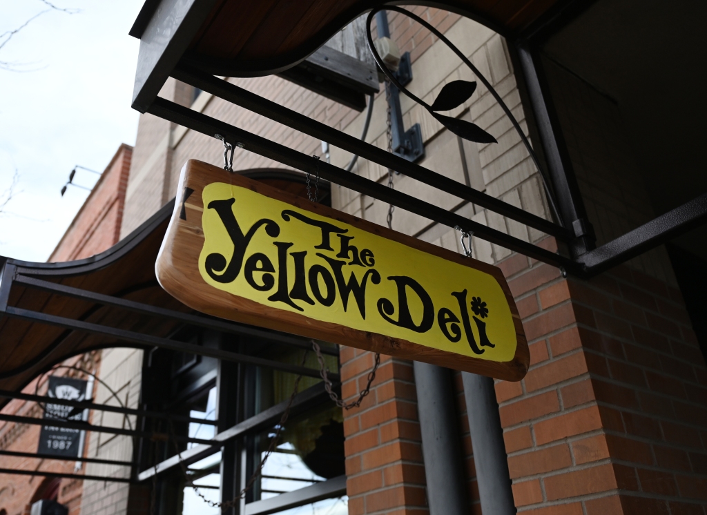 ShellyBradbury's tweet photo. Readers will discover how the cult manipulates its followers, harms children and leaves a trail of trauma across its three dozen worldwide communes and its many businesses, like the Yellow Deli in Boulder and the Maté  Factor Cafe in Manitou Springs. 5/6 https://t.co/C4JxxjhoWI