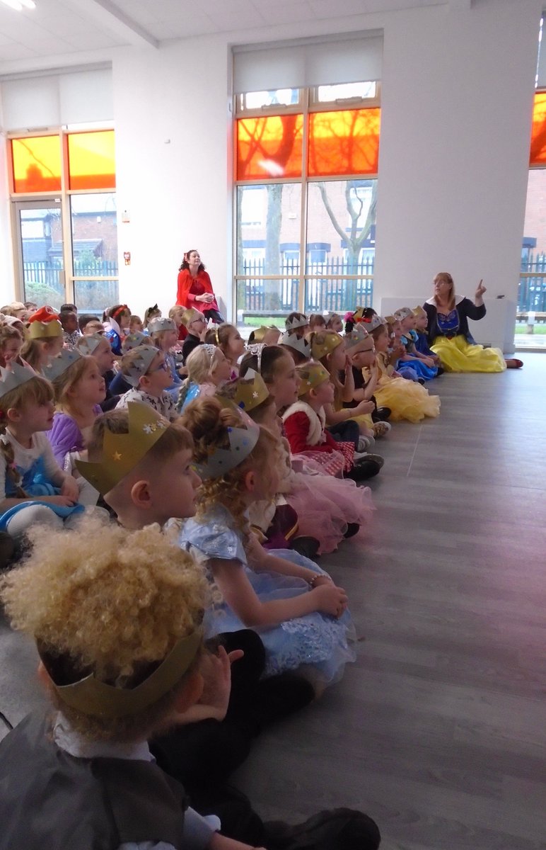 MayfieldOldham's tweet photo. Today, the day had finally arrived where Reception got to perform the Princess and the Pea! We listened to the narrator tell the story and the orchestra play the music. Reception have worked so hard when learning the songs and sang them beautifully. #GMMHPrincess https://t.co/paG4IrKEkI