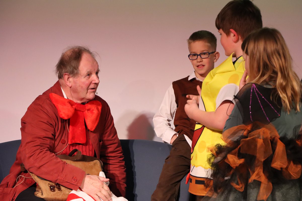 broadclyst's tweet photo. Thank you to everyone that attended today's event with #MichaelMorpurgo  - hope you loved it as much as we did - any photos you have of today's World Book Day can you retweet or post them below with #StoryTime #WorldBookDay 

 @nadhimzahawi @educationgovuk @WorldBookDayUK https://t.co/fnDpkIklIi