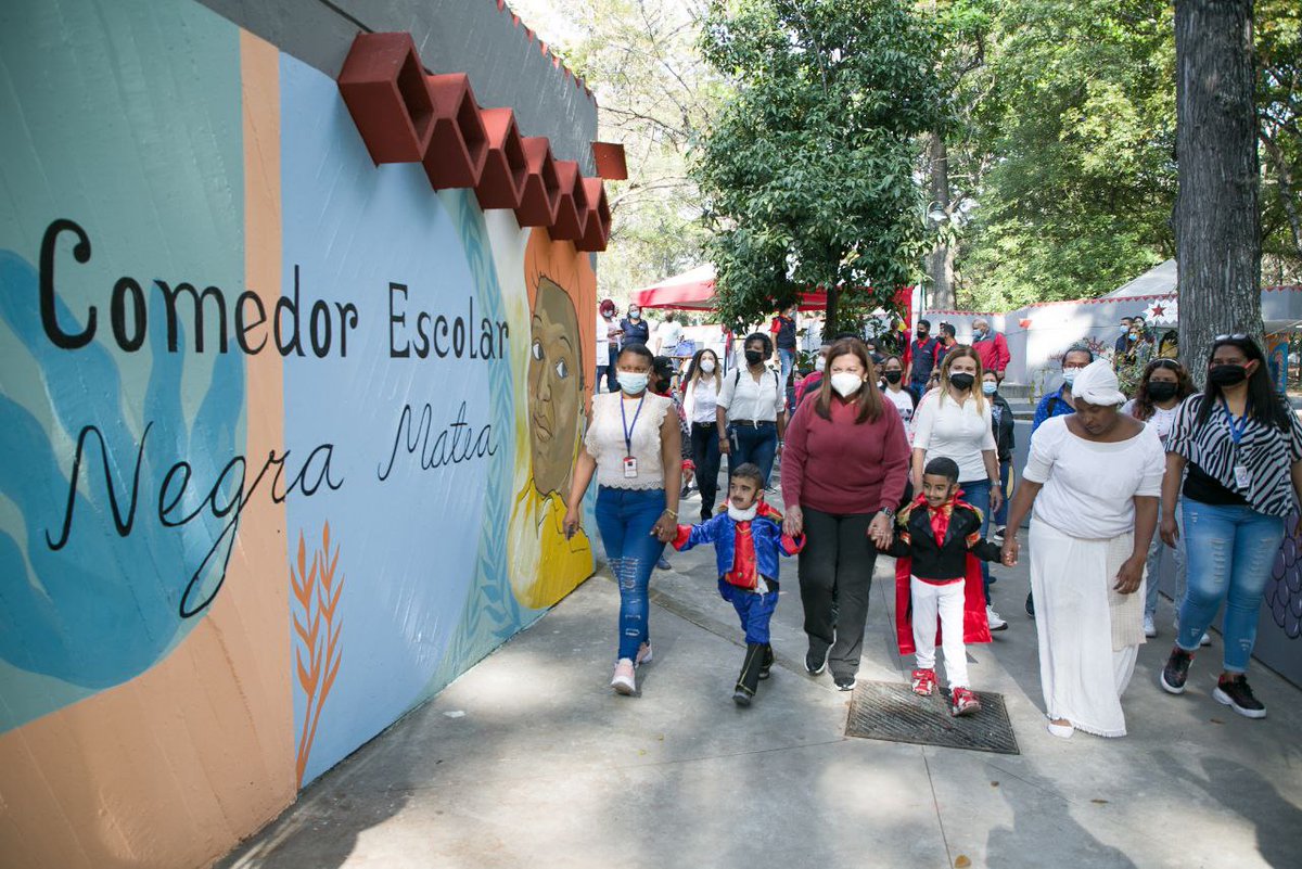 gestionperfecta's tweet photo. En este 2022 llevamos 17 escuelas rehabilitadas en la capital, que se suman a las 30 que recuperamos el año pasado mediante el Plan Caracas Patriota, Bella y Segura, y seguimos trabajando, redoblando los esfuerzos, junto al Poder Popular organizado

#VenezuelaApuestaALaPaz https://t.co/lG4ZVxE7Av