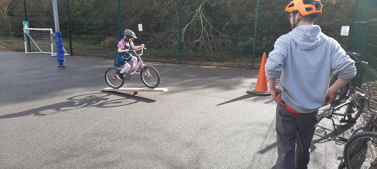 BandonbridgeN's tweet photo. Got it #cycle #cyclesense https://t.co/7lJyaXOnko