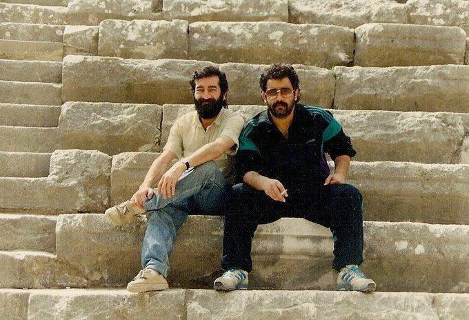 NataiNikolay's tweet photo. Ne varsa buğusu genzi yakan,
Ekmek gibi, aşk gibi;
Ah, ne varsa güzellikten yana,
Bölüştüm, büyümüştüm.

#YusufHayaloglu https://t.co/mfh9o6KrQg
