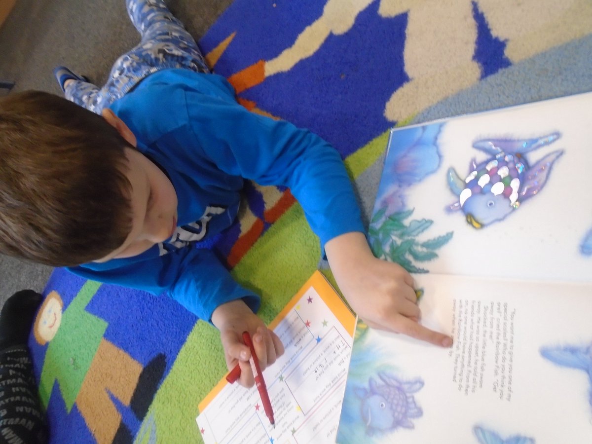 Bridgeview_Hull's tweet photo. For #WorldBookDay #ClassLockwood have enjoyed a treasure hunt!
We had to searched books for specific pictures and words. We found a 'Witch' in Room on the Broom, we found a 'Bear' in Introducing Teddy and we found a 'Dog' in Stick Man!😊📚 https://t.co/qnqB3OGBWJ