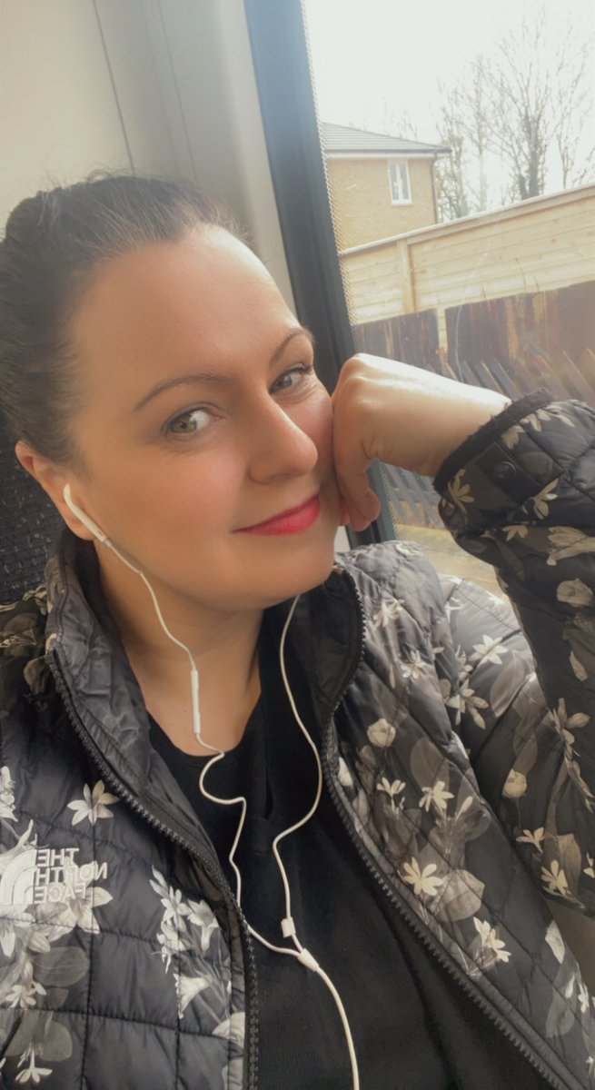 CheekyVic's tweet photo. On the Brighton train so tell me when I need to get off at London Bridge! 😂
#notworkingfromhome https://t.co/MyoDEVPvkI