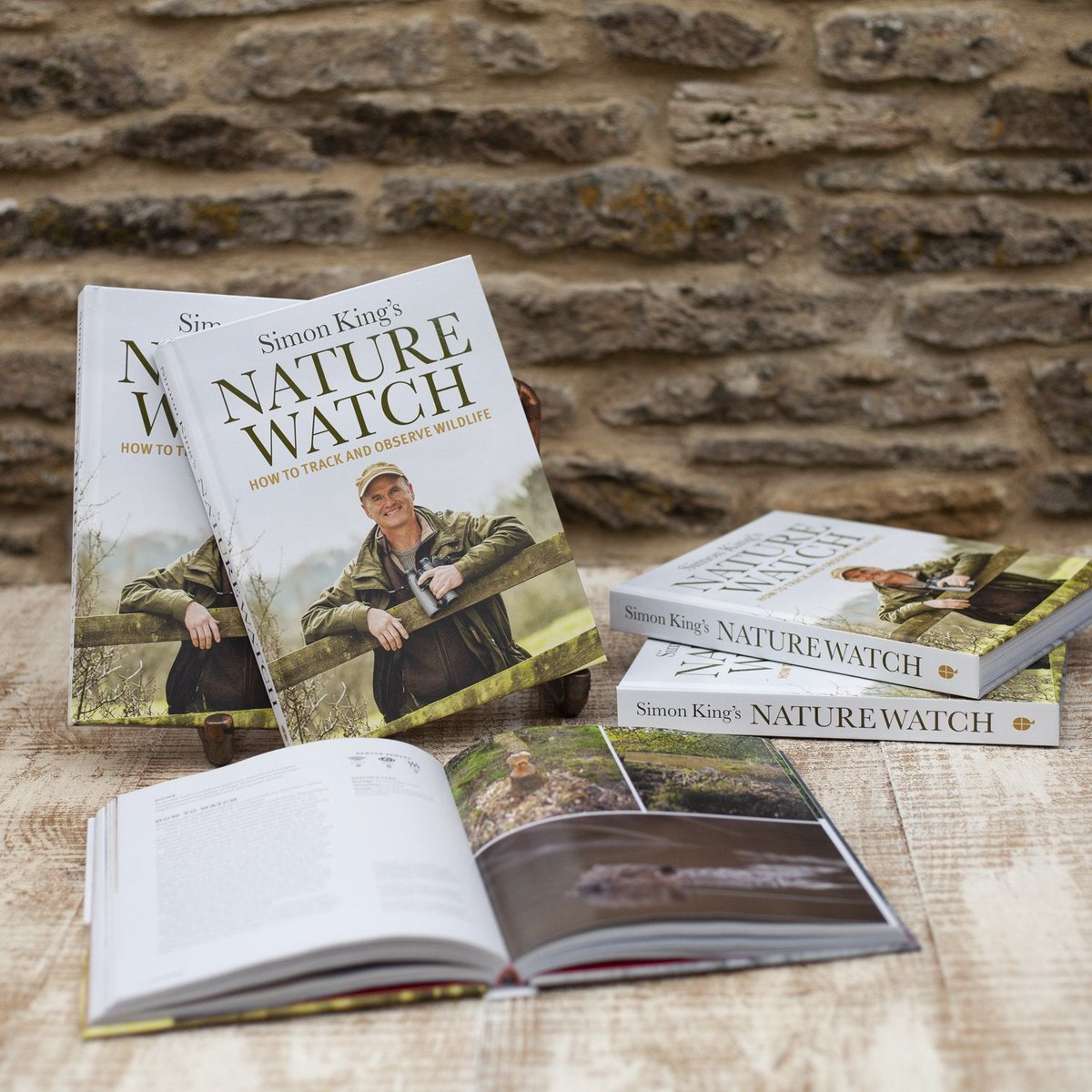Happy World Book Day from the team at Simon King Wildlife - the perfect excuse for a morning cuppa and a catch up with NatureWatch! simonkingwildlife.com/shop/fieldcraf… #WorldBookDay