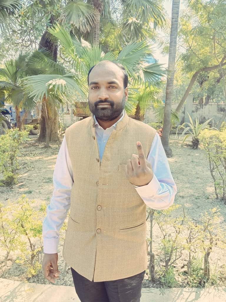 ceoup's tweet photo. उत्तर प्रदेश विधानसभा सामान्य निर्वाचन-2022
क्या आपने अपना मत दिया..?
छठे चरण के अंतर्गत जनपदों में हो रहे मतदान के समापन में मात्र 1 घंटा शेष है।
अतः जल्द मतदान केंद्र जाएं और अपना वोट देकर जिम्मेदारी निभाएं।
#AssemblyElections2022
#ECI
#GoVote
#GoVoteUP_Phase6 https://t.co/Xb9YEHD72l