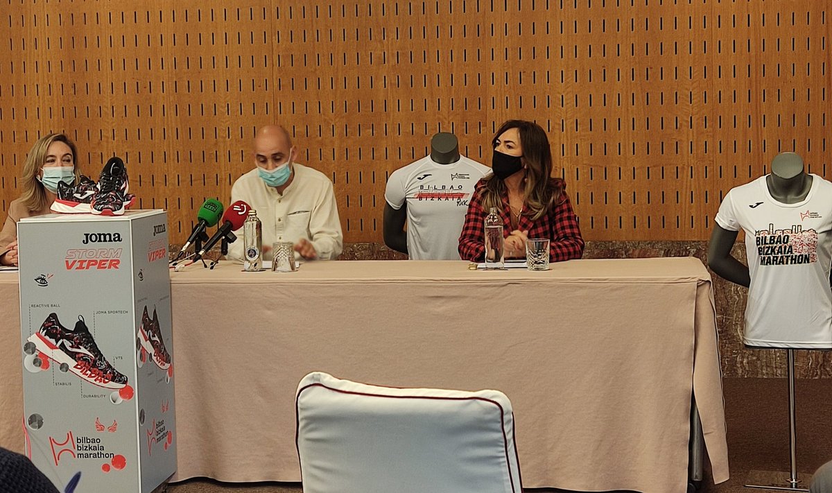 begoberistain's tweet image. Presentada la primera edición de @bbmarathon que correremos el domingo. El 21% de quienes tomaremos la salida somos mujeres. El movimiento @LMNMovemos tendrá una presencia fundamental. Y el km 22 será el nuestro como símbolo de ir más allá de la media y llegar a los 42.