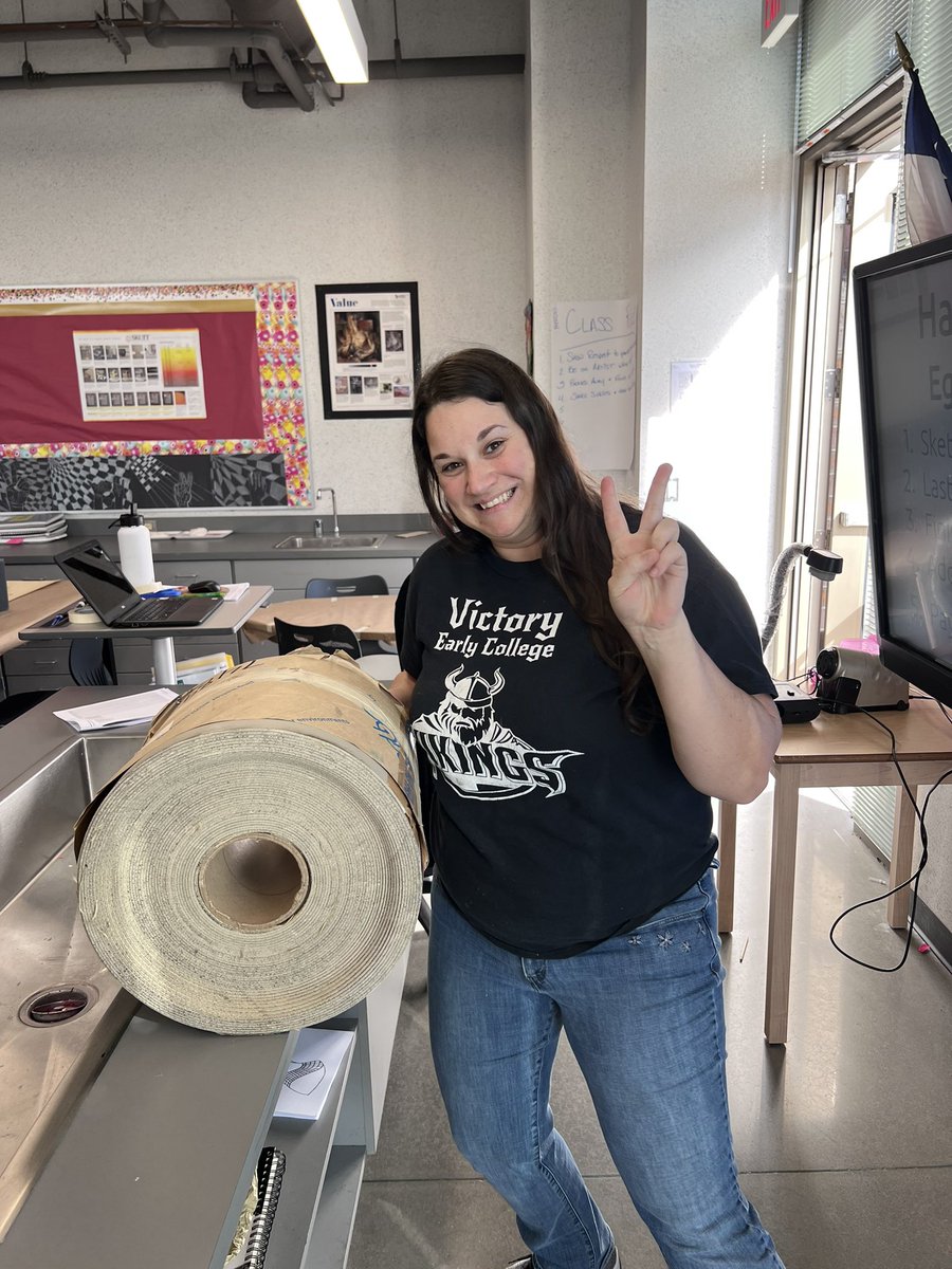 Creating portfolios 💼 with all of the students including Ss and sharing linoleum with HS Art Teachers #abundantlife #AldineArt #GarciaMS #TEACHers #art