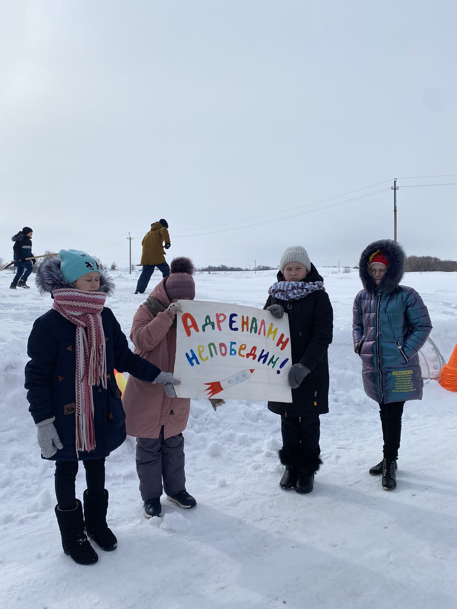 В целях патриотического воспитания 22 февраля для мальчиков школы-будущих защитников Отечества прошло увлекательное мероприятие 'Зимние забавы', посвященное Дню Защитника Отечества. Прошли конкурсы 'Спаси команду'🛷, 'Змейка' 🐍, ' Кто кого перетянет? ', ' Взятие флага'🚩