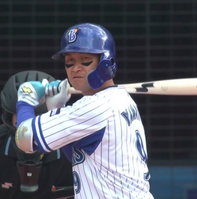 元ベイスターズ大和選手Slugger バット貴重 ベイスターズ·大和選手、オープン戦ではバットもバッテもSSK これで