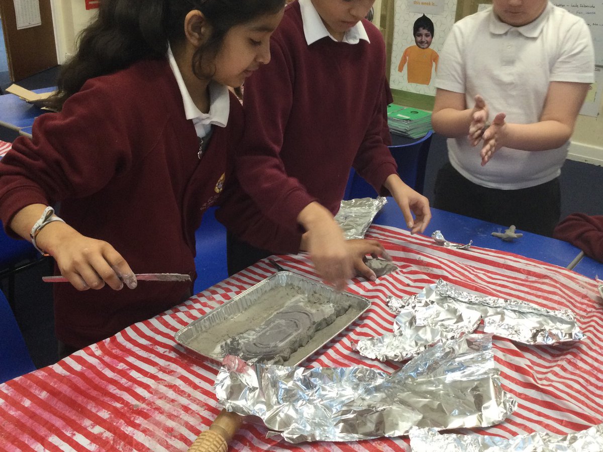 StThomas_CE's tweet photo. Year 5 are having a great day. They have shared their favourite books, watched the BBC World Book Day live lesson and now they are designing and making 3D rivers. #worldbookday2022 #WaterisWater #sthgeog #sthDT https://t.co/Nb2vdtg6DK