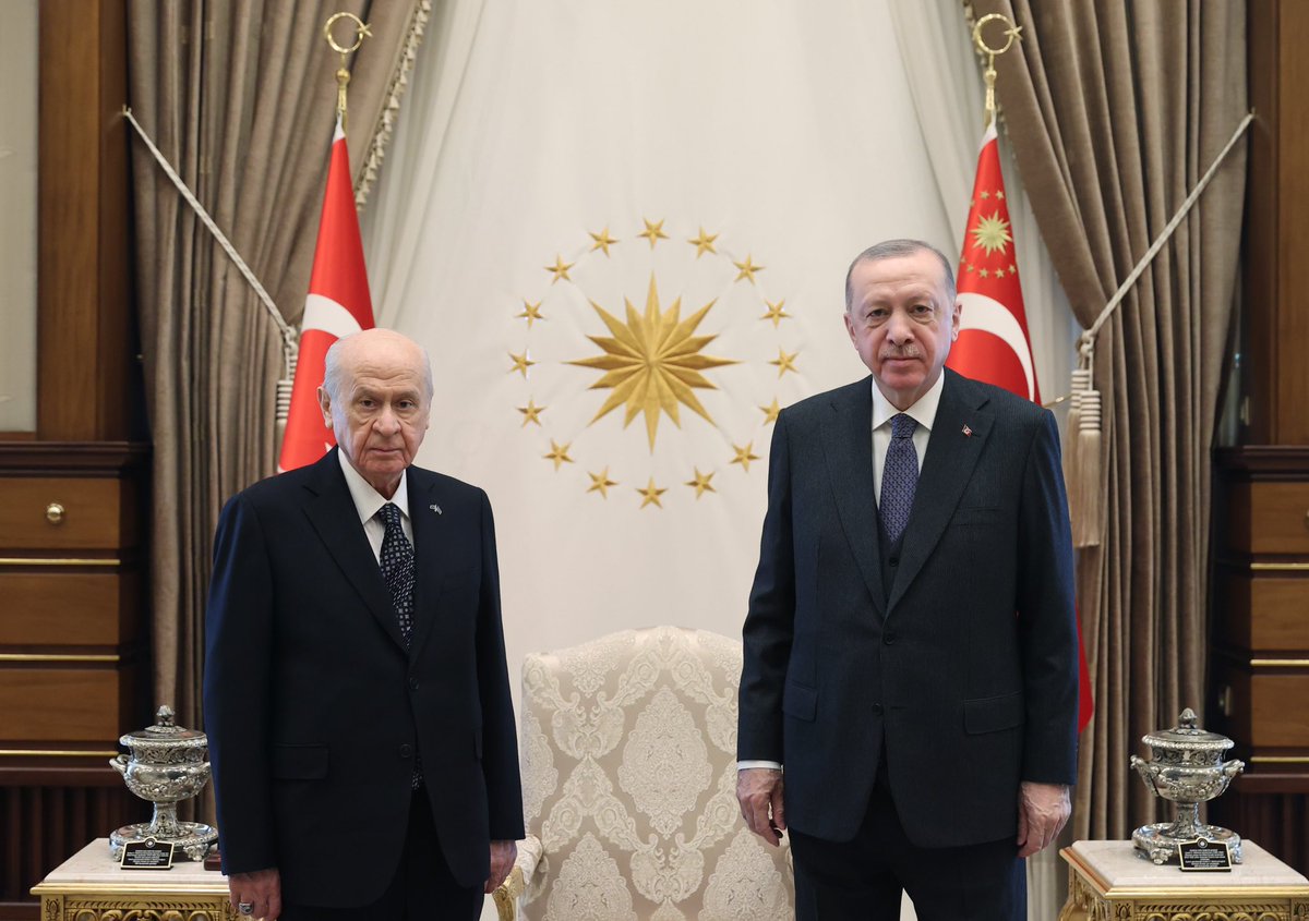 Cumhurbaşkanımız @RTErdogan, Milliyetçi Hareket Partisi (MHP) Genel Başkanı Devlet Bahçeli’yi Cumhurbaşkanlığı Külliyesi’nde kabul etti.