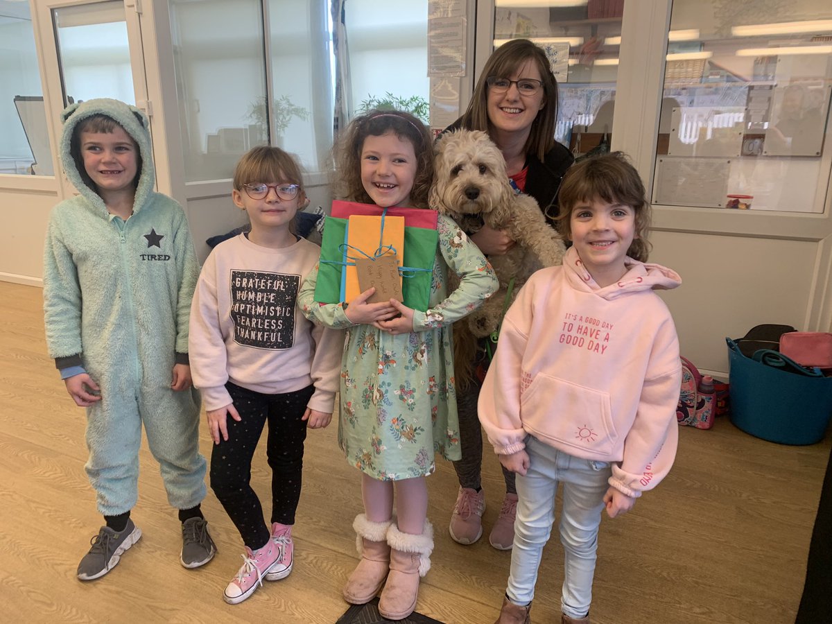 #WorldBookDay parcels being delivered to eyfs &amp; ks1 ready to be opened &amp; shared every hour. We’re dressed up cosy to snuggle down with a blanket to read, read &amp; read again <a href="/Robins_HMCS/">Reception Robins</a> <a href="/Morgan_HMCS/">Miss Morgan</a> <a href="/BarnOwls_HMCS/">Mrs Ford</a> <a href="/warkslibraries/">Warwickshire Libraries</a> @wcc_schools