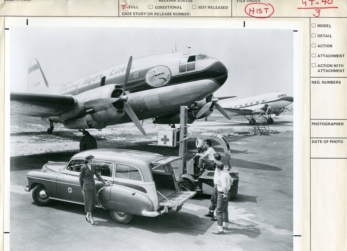 ELTCustomerSrvc's tweet photo. It's #tbt and that means it's time for another #EasternLiftThrowbackThursday post.
Here we see a 3-wheeled Hyster #forklift (YT-40 model?) loading #AmericanRedCross supplies in Los Angeles on to a Flying Tiger airplane.

We think this was taken in the late 1940s or early 1950s. https://t.co/y73bjgUYLA