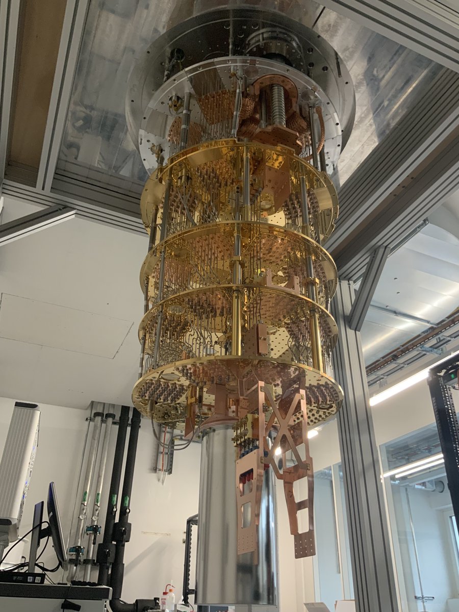 AndreasAtETH's tweet image. First superconducting #quantum bits measured (on a 17-qubit device) at the @ETH_en - @psich_en #QuantumComputing Hub only 8 months after moving in. 
A big thank you goes to the great team making it possible.
Read more here:
psi.ch/en/scd/scienti…
More qubits to come!