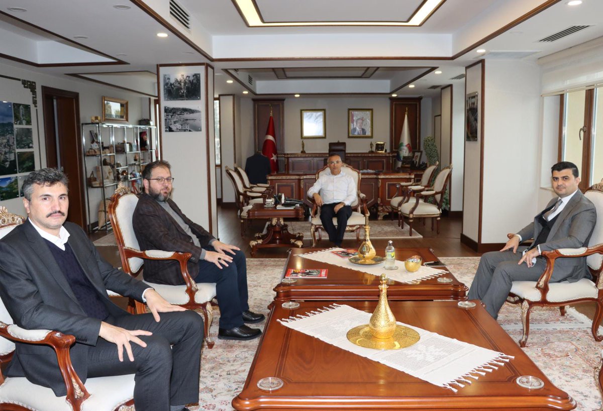 ☘️<a href="/1920yesilay/">Yeşilay</a> Rize Şube Başkanı <a href="/drhasanturut/">Prof. Dr. Hasan Türüt</a> ve Türk İdare Dergisi Editörü <a href="/akkasshuseyin/">Hüseyin Akkaş</a> Valimiz Kemal Çeber’e nezaket ziyaretinde bulundular.