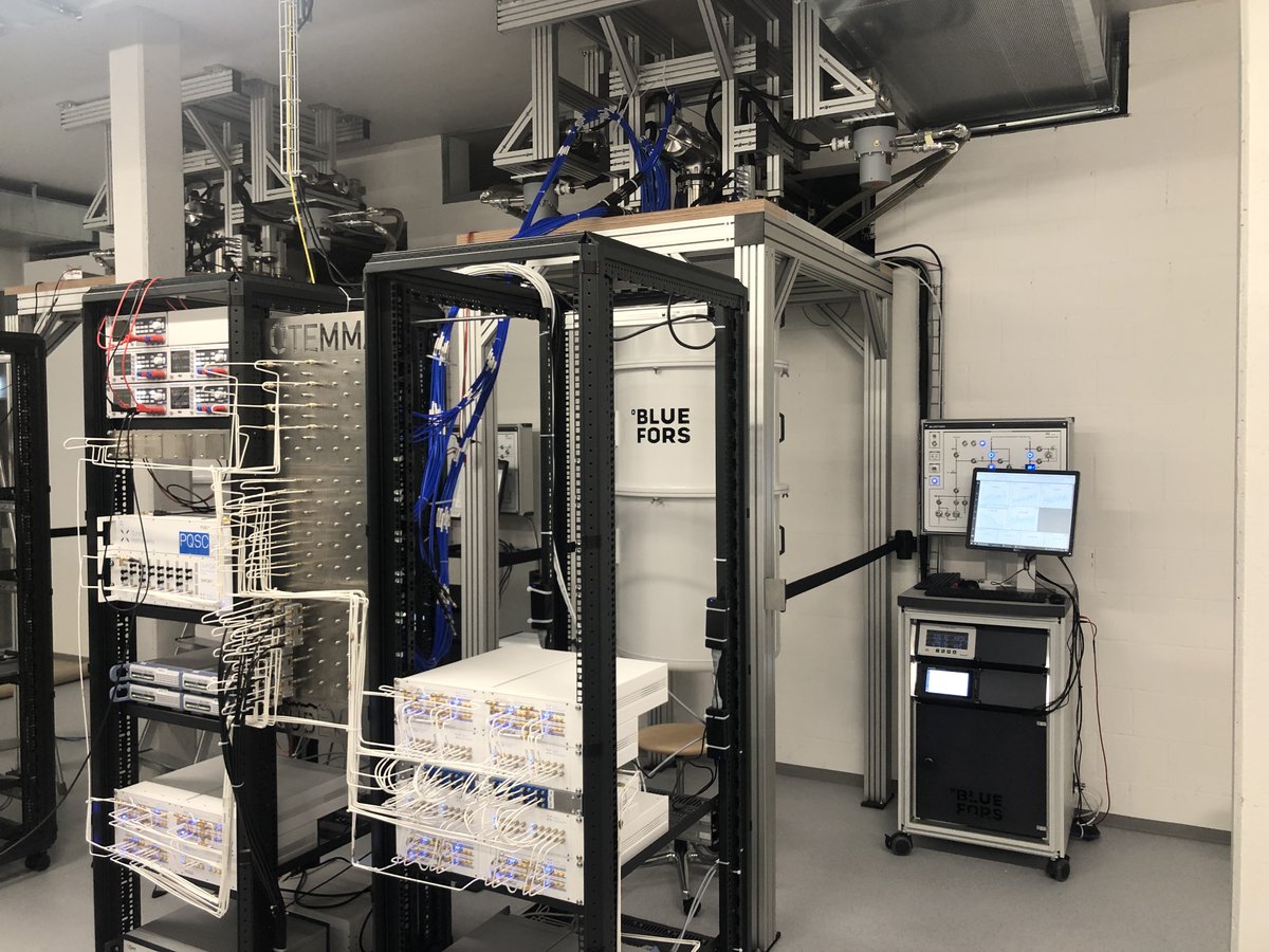AndreasAtETH's tweet image. First superconducting #quantum bits measured (on a 17-qubit device) at the @ETH_en - @psich_en #QuantumComputing Hub only 8 months after moving in. 
A big thank you goes to the great team making it possible.
Read more here:
psi.ch/en/scd/scienti…
More qubits to come!