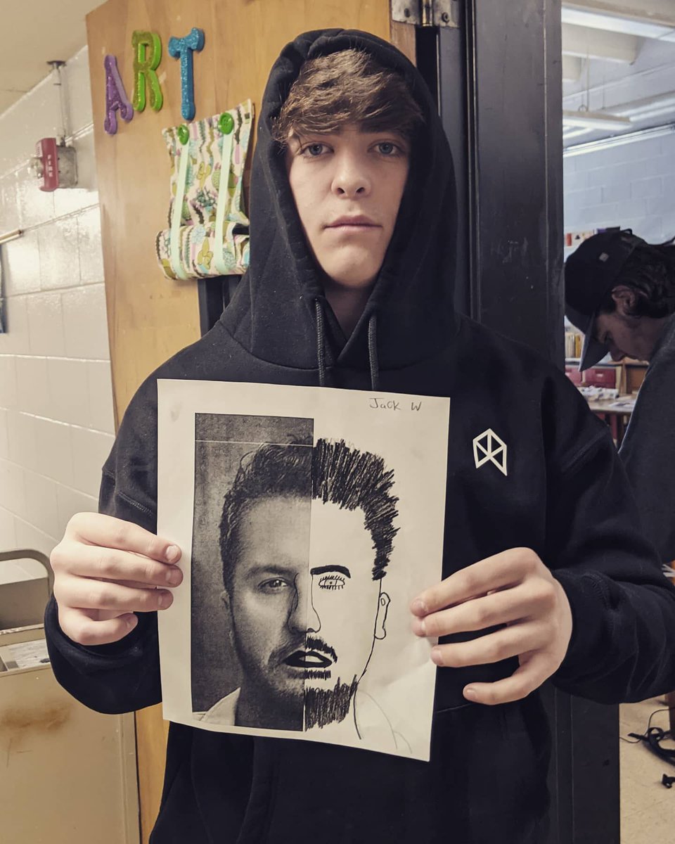 MikeMit42546882's tweet image. #lizzieno and @lukebryan were part of our drawing assessment in Art 1 #drawing #lizzieno #lukebryan if you don't know Lizzie's music she's supporting @IronAndWine for current tour