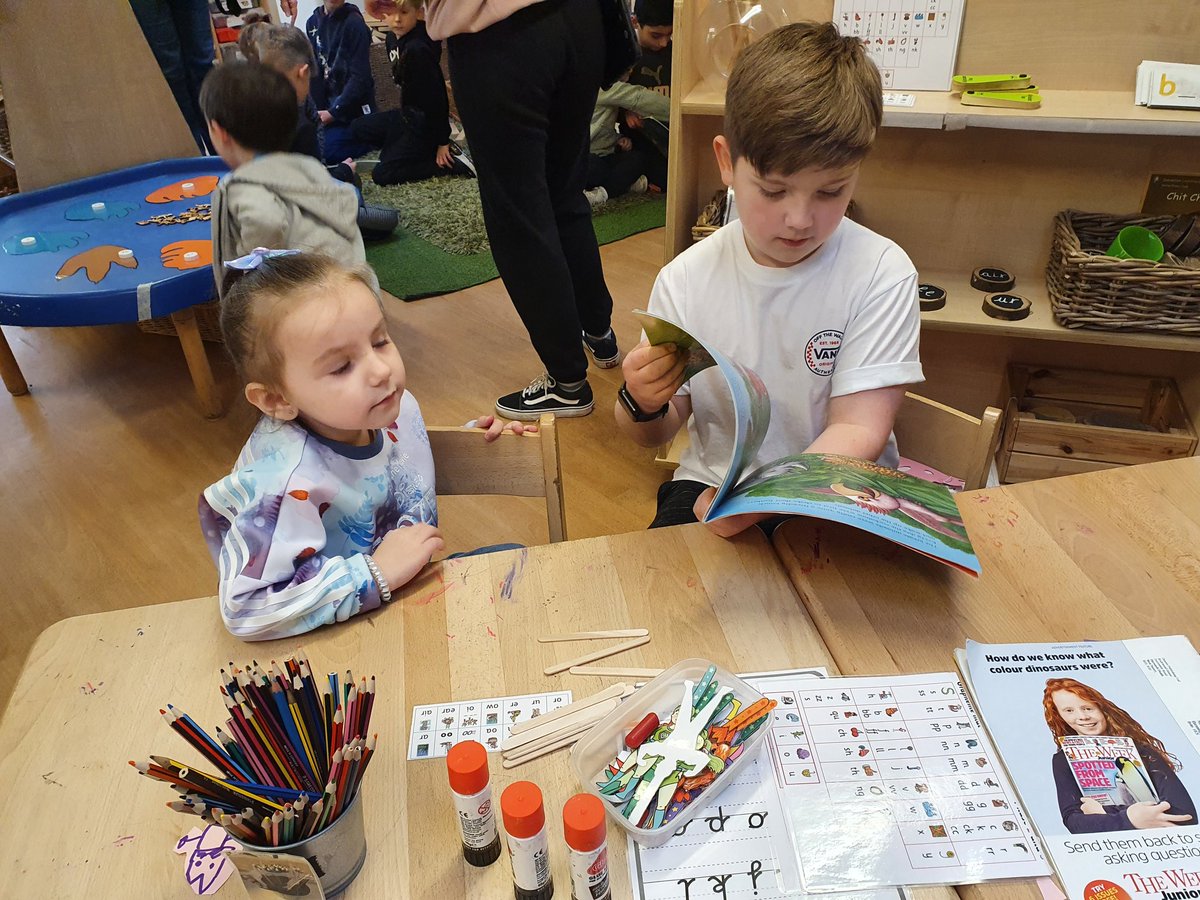 Garbett_HMCS's tweet photo. A beautiful moment this morning in our school when all of our older children read a story to all of our younger children! ❤️ @HMC_School @wcc_schools #WorldBookDay #TeamHighMeadow #LoveToRead #SharingABook https://t.co/ETfqStkJsH