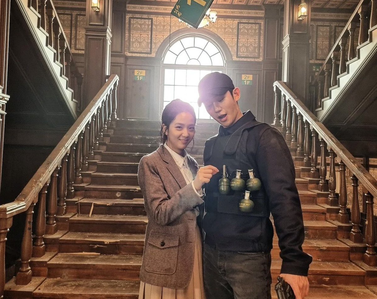onewaywithchu's tweet photo. They would reunite to do 100 + minutes of commentary😭😭

BUY SNOWDROP BLURAY 
#SnowdropBlurayPreorder https://t.co/EUan6ghl6K
