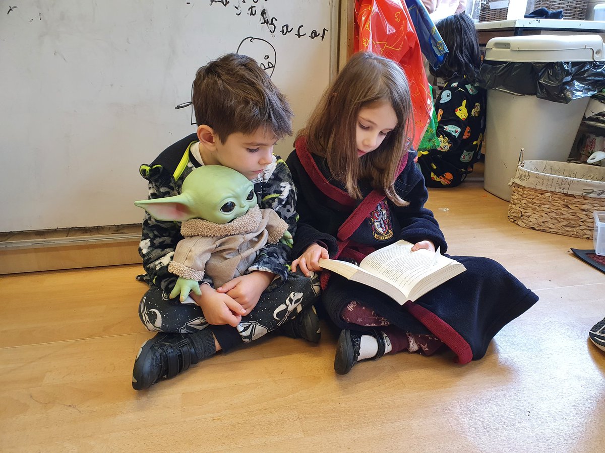 Garbett_HMCS's tweet photo. A beautiful moment this morning in our school when all of our older children read a story to all of our younger children! ❤️ @HMC_School @wcc_schools #WorldBookDay #TeamHighMeadow #LoveToRead #SharingABook https://t.co/2v3pNNh9kf