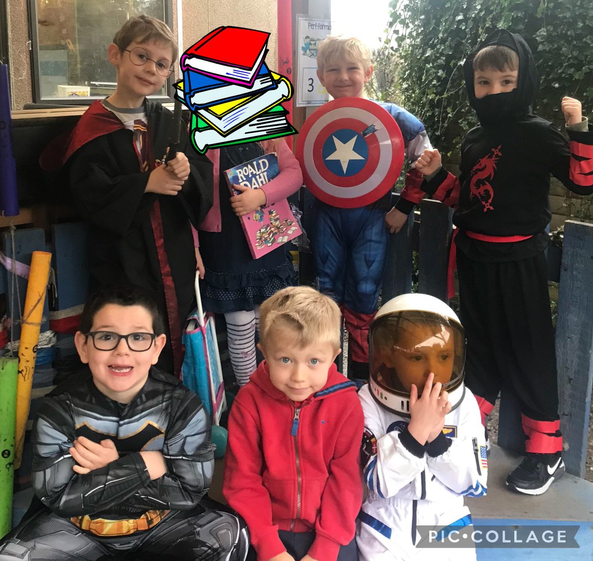 Cyffro mawr ym mlwyddyn 1 ar ddiwrnod y llyfr. Gwisgoedd smart iawn a llyfrau gwych! #diwrnodyllyfr