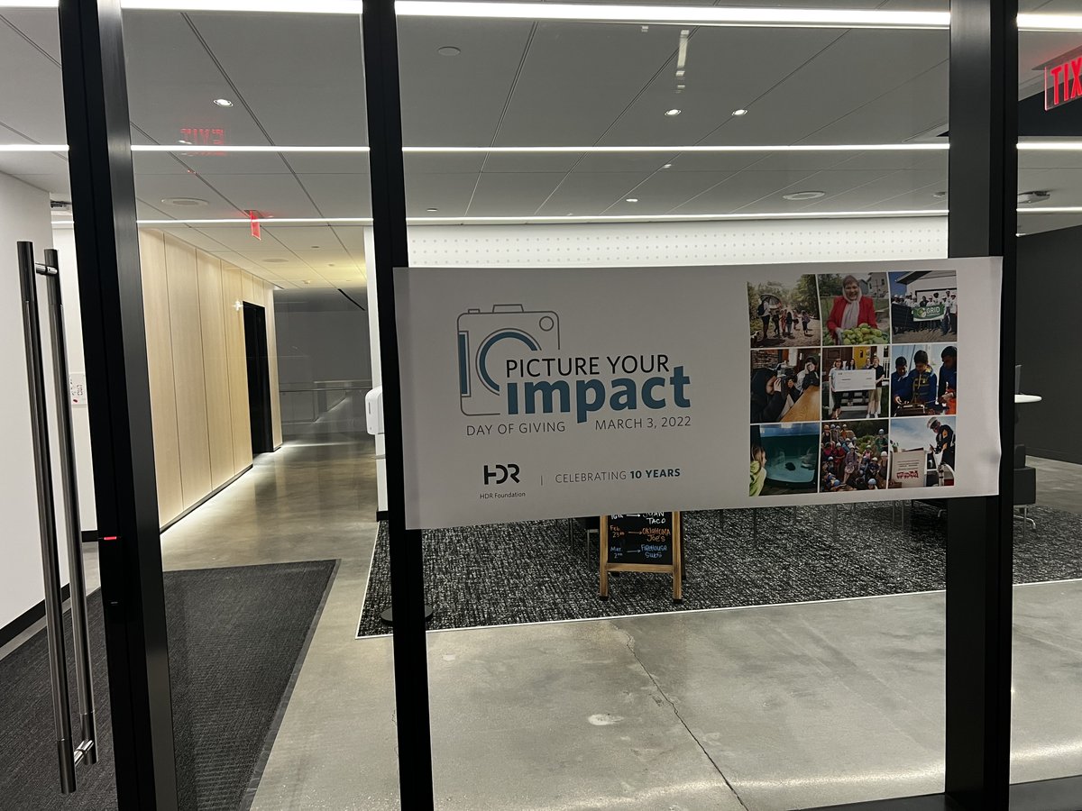 tom4sanders's tweet photo. The #HDR Day of Giving is here. Greeted by this sign at the HQs entrance. It is another way we....#DoThingsRight #MakeGreatPossible https://t.co/E1NXqp8f61