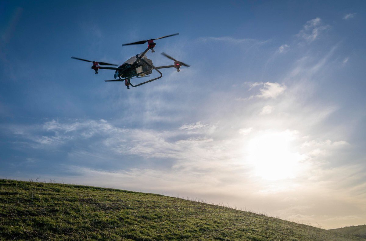 The future of crop spraying looks a lot like this…

#XAG #agriculture #crops #dronesforgood #farming #clarksonsfarm