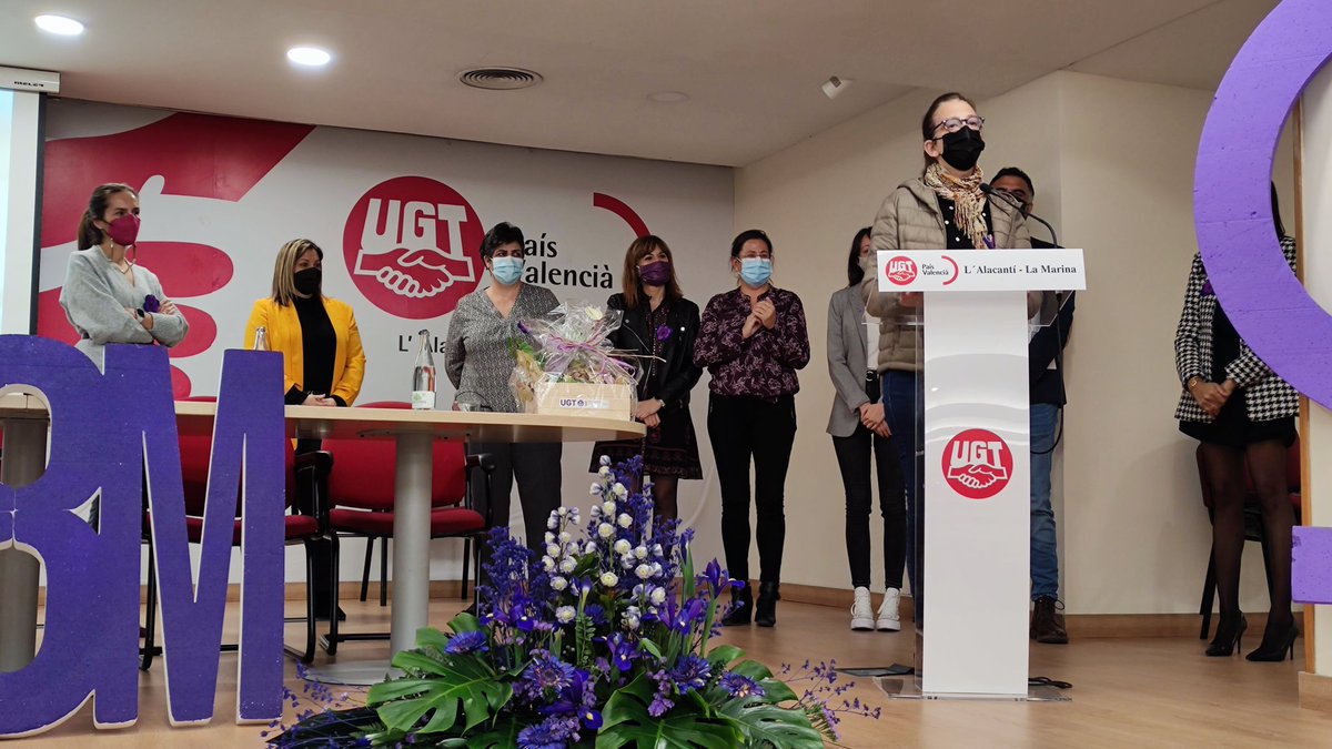 UGTPV's tweet photo. Carolina Sánchez, delegada de la @UgtFicaPV, recibe la mención de honor en reconocimiento a su trabajo sindical y su compromiso con la igualdad. https://t.co/kDHMf6n9fM