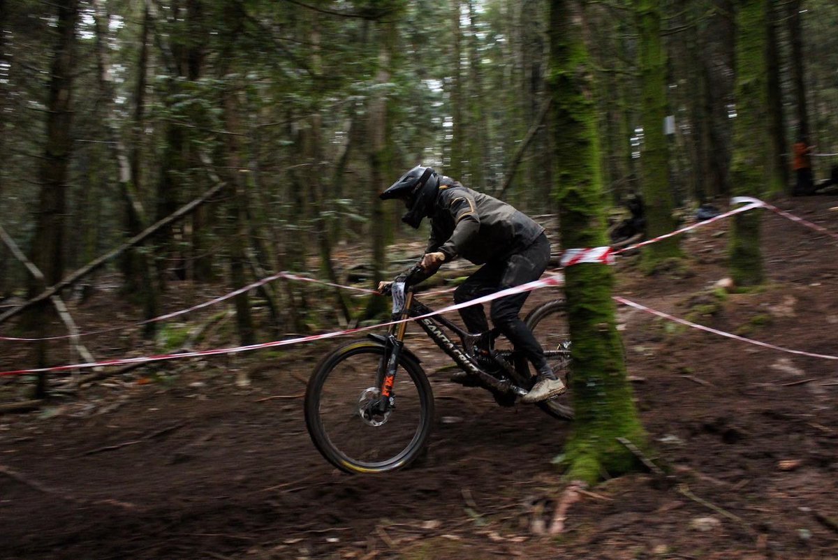 Whos racing the Woodland riders racing round 3?