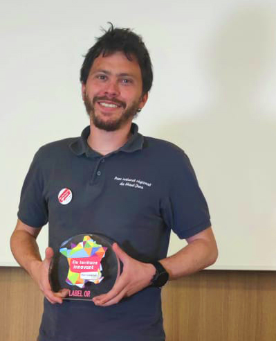[#Innovation🥇] Thomas Magnin-Feysot du #PNR Haut-Jura lauréat pour l'#application GeoRivière développée par <a href="/makina_corpus/">Makina Corpus</a> remporte le 🏆️ "Label OR Territoire Innovant 2022" des <a href="/INTERCOnnectes/">Les INTERCOnnectés</a>  : lnkd.in/eby_bWTu. 
<a href="/auvergnerhalpes/">Auvergne-Rhône-Alpes</a> <a href="/bfc_region/">Région Bourgogne-Franche-Comté</a> 
#SmartCity #gemapi #eau