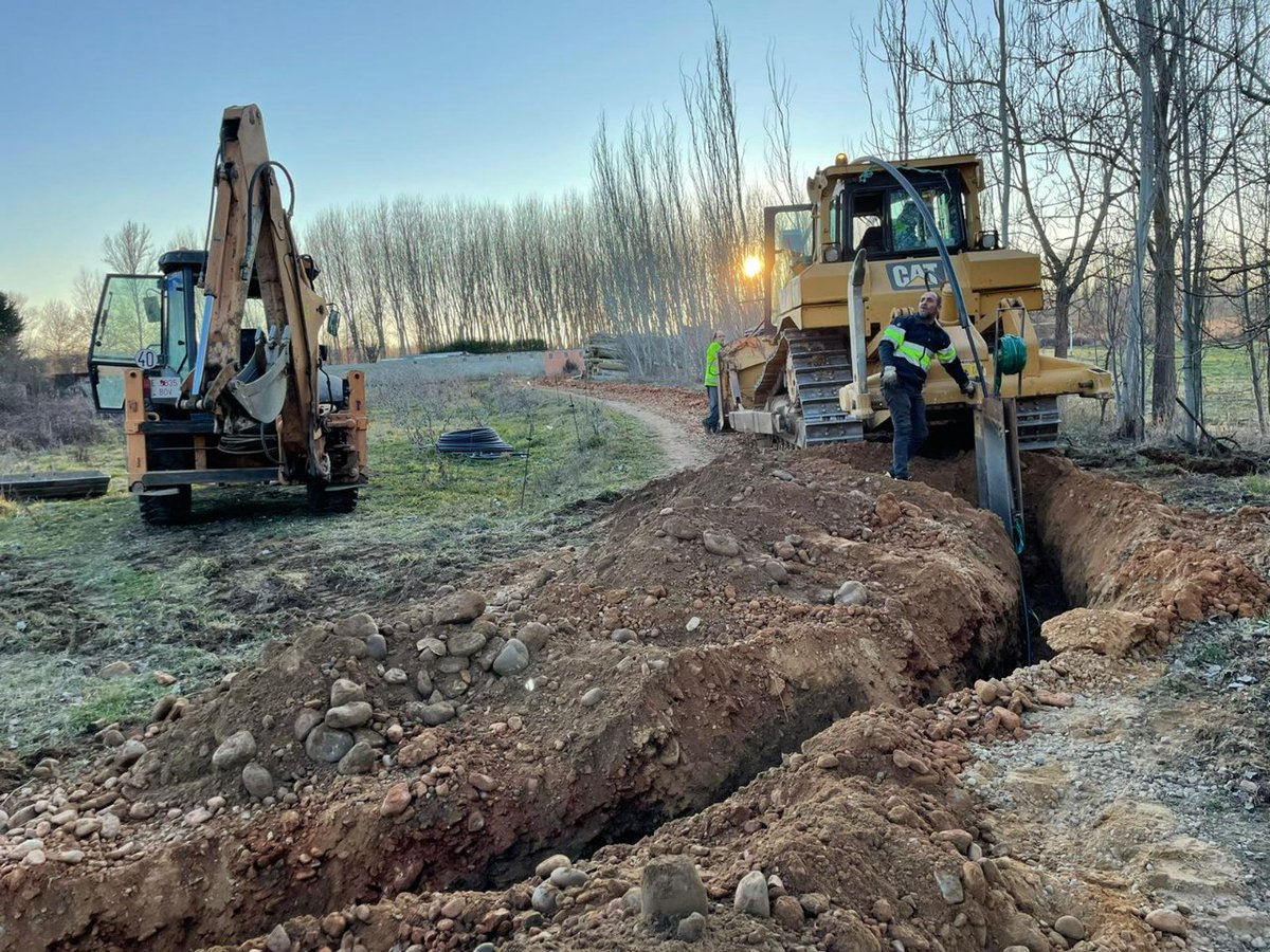 Este año vamos a llevar la fibra a toda la provincia de León.
Nuestro equipo listo para dejar conectada toda la provincia

#fibraoptica #fibra #tecnologia #excavaciones #zanjas #demoliciones #excavacionesmancenido