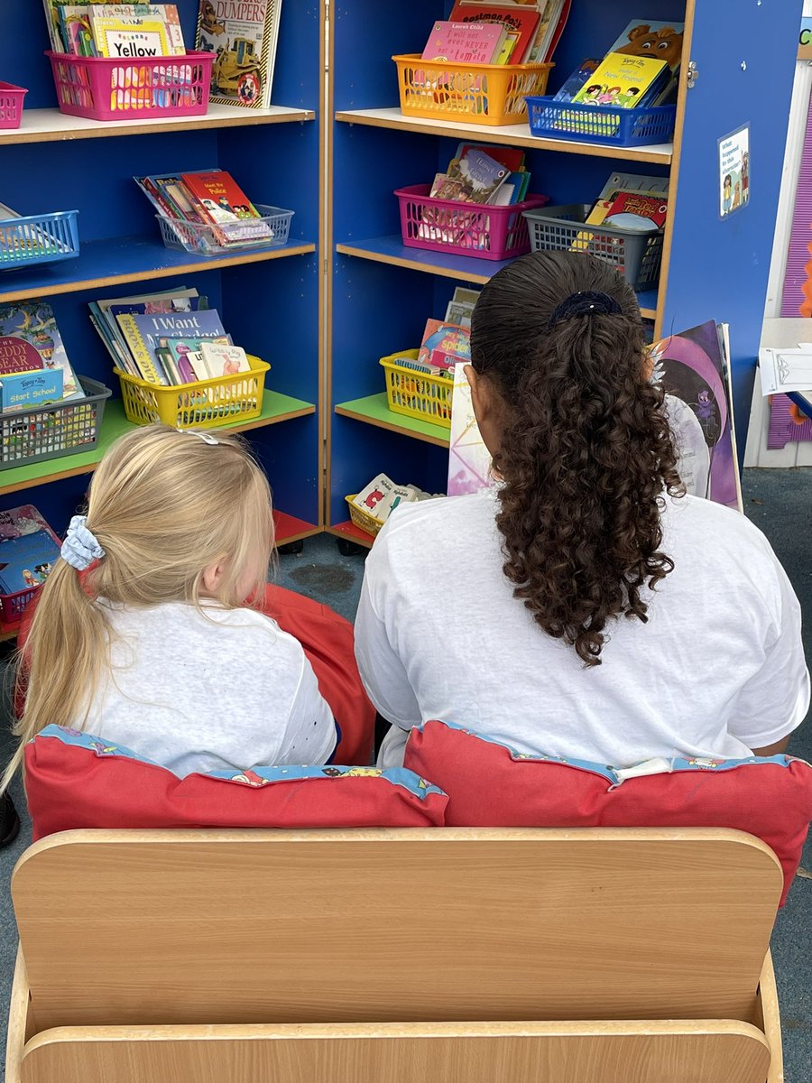 Miss_C_Nelson_'s tweet photo. Year 6 have loved sharing some of their favourite books with our wonderful Nursery children. Thank for inviting us to spend some time with you @RackstrawKelly @PelhamPrimary_ @trustilluminate https://t.co/xlZKt84BMp