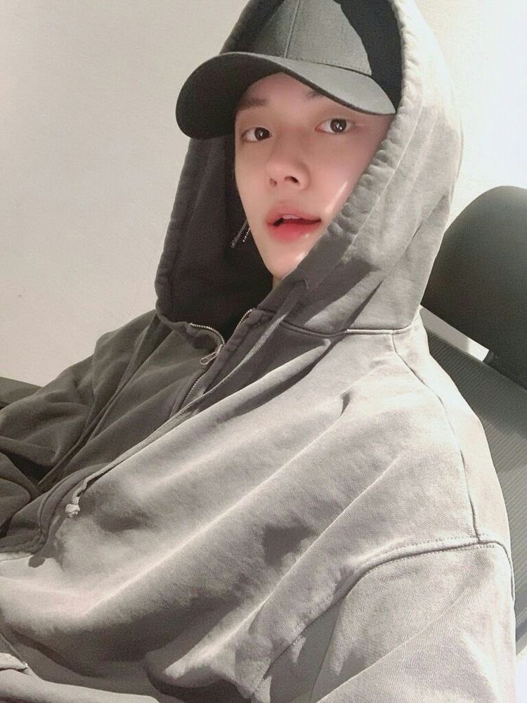 kepitxthinker's tweet photo. hoodie season https://t.co/pcmuOkA7CK
