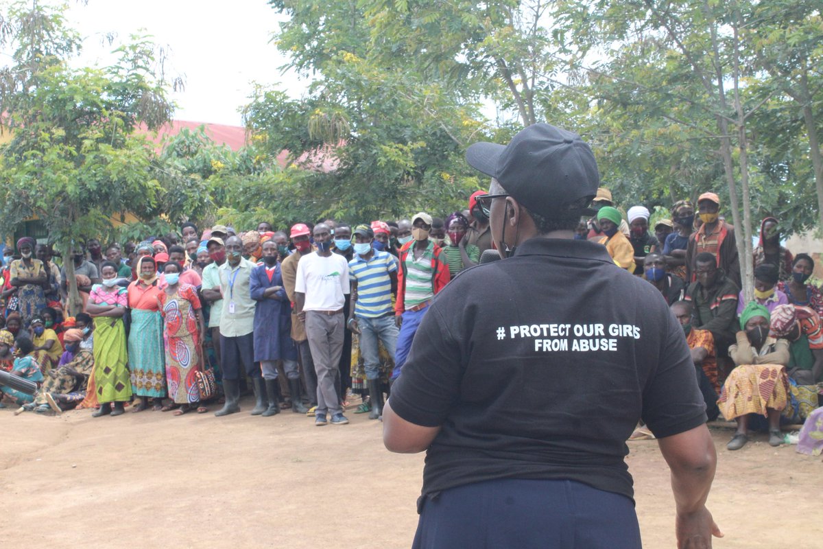 actionaidrwanda's tweet photo. Happening now: @actionaidrwanda in partnership with @UmuriFoundation &amp; @KayonzaDistrict joins residents #KayonzaDistrict #Ndego_sector in tree planting that followed by awareness campaign on child protection &amp; #GBV prevention as part of #IWD2022 celebrations. #BreakTheBias https://t.co/vyOHdEvJgJ