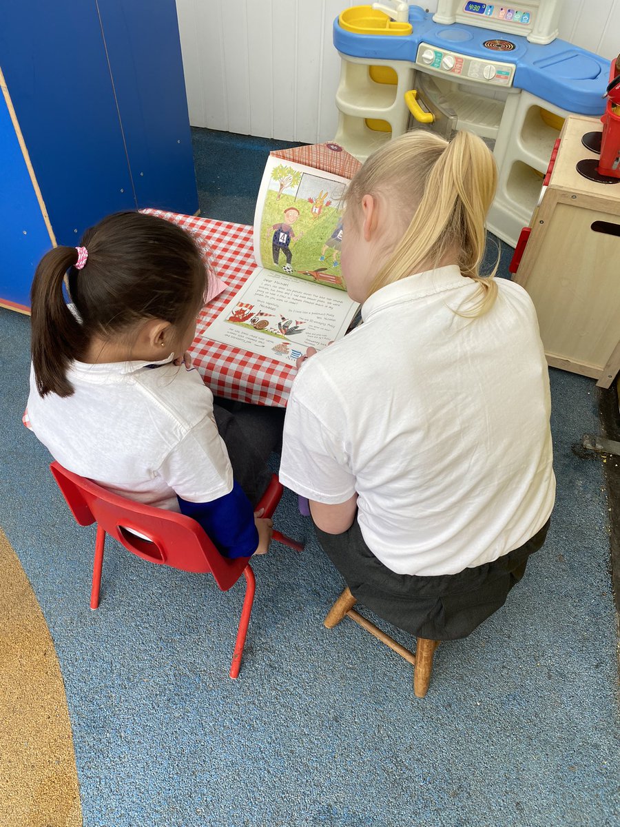RackstrawKelly's tweet photo. Nursery really enjoyed Year six reading to us @PelhamPrimary_ @trustilluminate
Love reading! https://t.co/C8IKGGmTM8