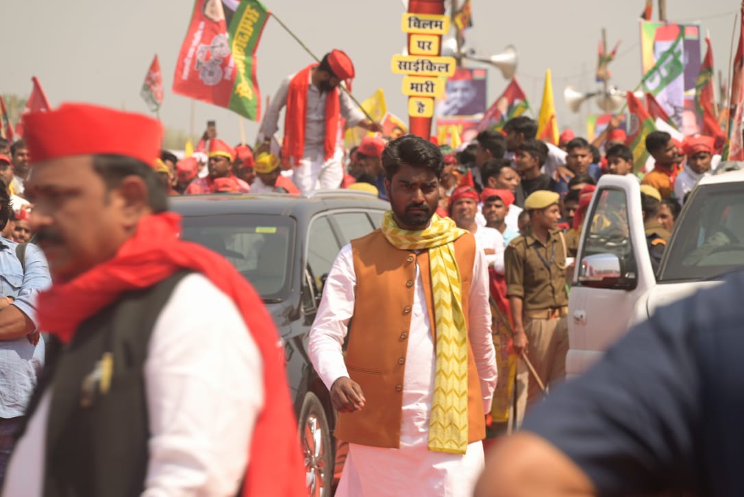 ArunrajbharSbsp's tweet image. पूर्वांचल की जनता भाजपा का खदेड़ा छड़ी का बटन दबाकर जोरदार तरीके से करेगी.... 
@yadavakhilesh @oprajbhar