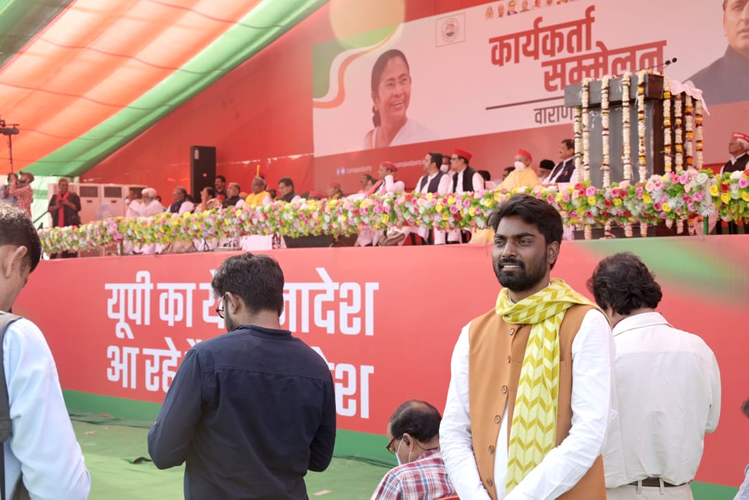 ArunrajbharSbsp's tweet image. पूर्वांचल की जनता भाजपा का खदेड़ा छड़ी का बटन दबाकर जोरदार तरीके से करेगी.... 
@yadavakhilesh @oprajbhar