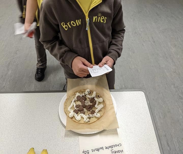 1stCressing's tweet photo. Last night was the Brownies turn for pancakes! #GirlGuiding #PancakeDay https://t.co/WTLKc591sJ