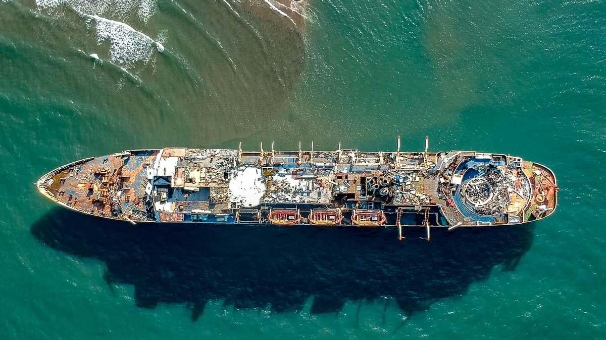 Herrer06's tweet photo. Sin duda de las mejores exploraciones que he hecho, un crucero abandonado de la unión soviética #URBEX https://t.co/T9ed8DWEBZ