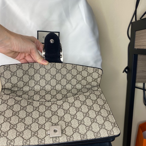 SarahCabello15's tweet photo. Gucci-Dionysus GG Shoulder Bag Gucci Small Dionysus GG Shoulder

GG Small Dionysus GG Shoulder;
Condition is "Pre-owned".
Gorgeous and structured GG supreme canvas
Strap can be worn multiple ways such as shoulder bag.

11” x 7” x 3.5” perfect size.
Beautiful collection! https://t.co/TB4YNi0Gip